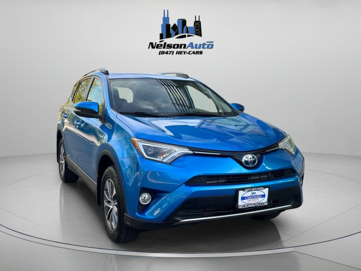 2017 Toyota RAV4 XLE Hybrid photo 2