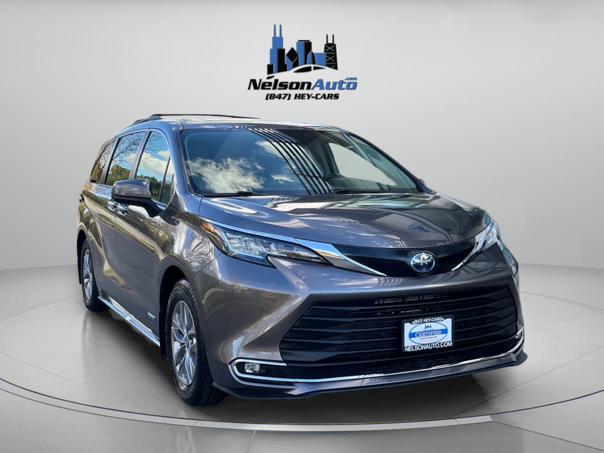 2021 Toyota Sienna XLE photo 4