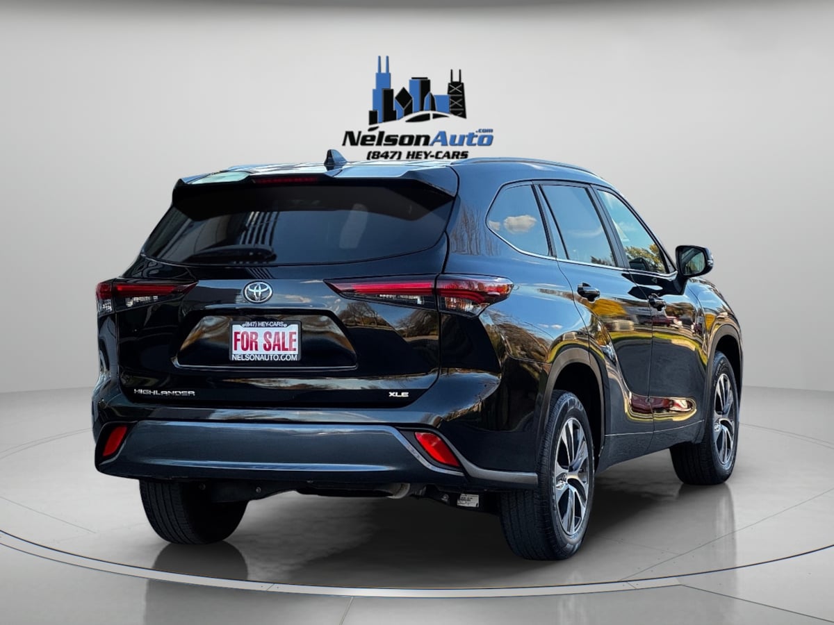 2024 Toyota Highlander XLE photo 2