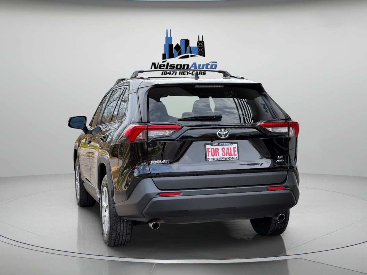2020 Toyota RAV4 LE photo 3