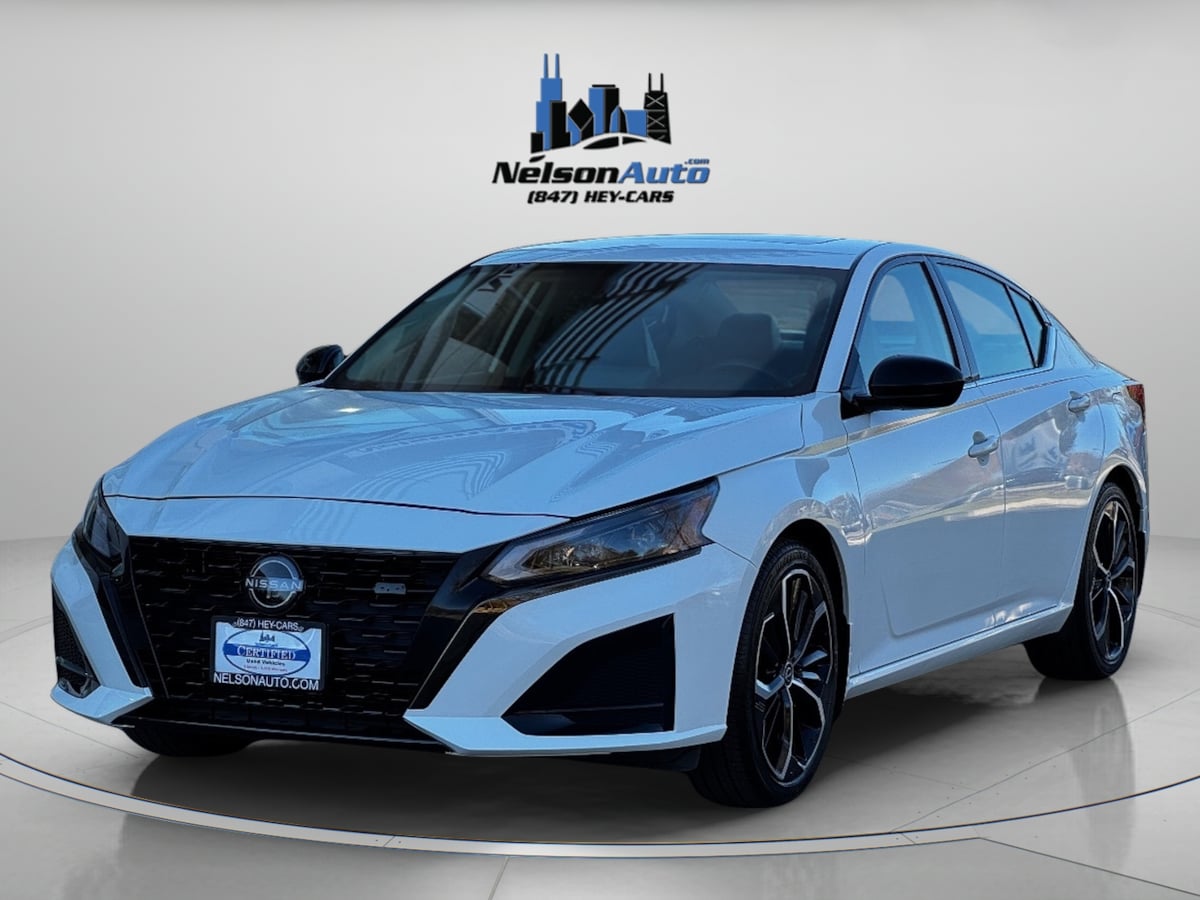 2023 Nissan Altima SR photo 2