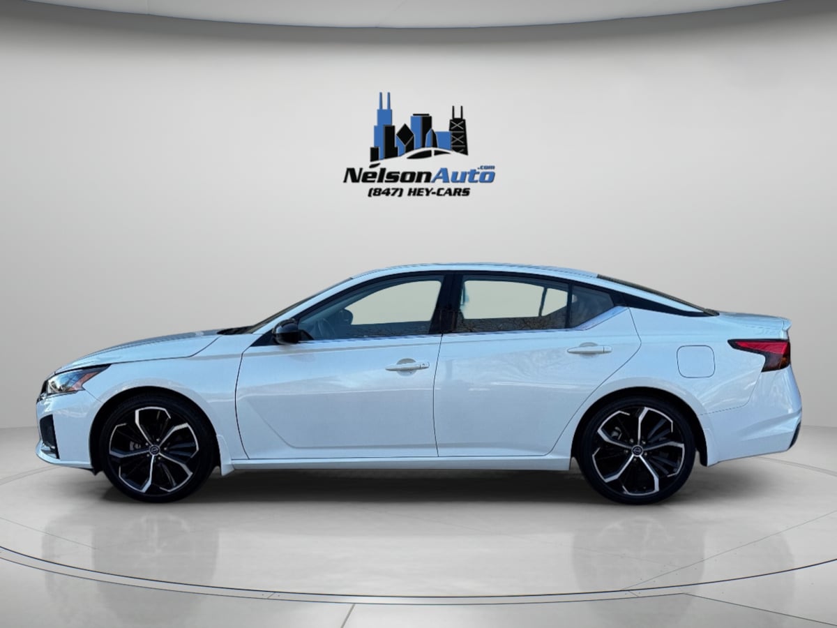 2023 Nissan Altima SR photo 3