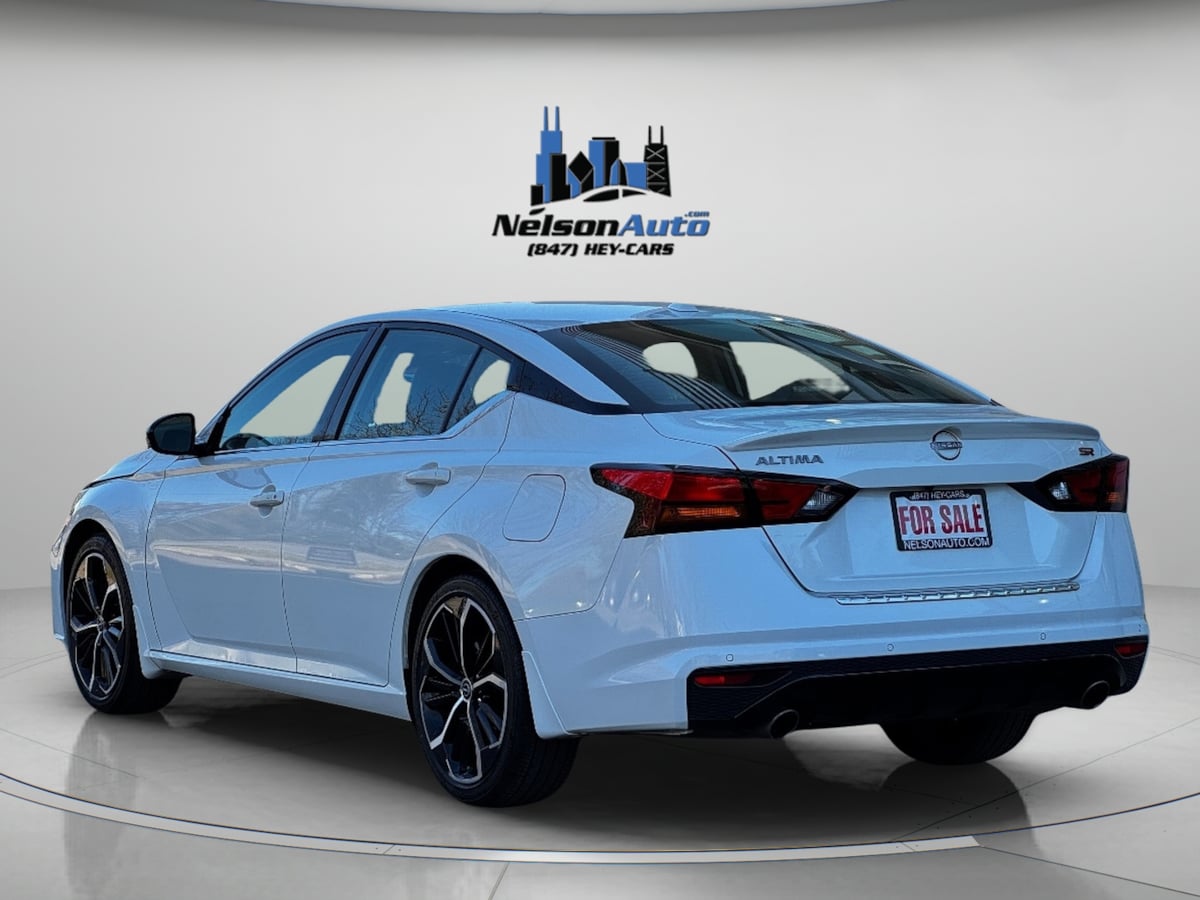 2023 Nissan Altima SR photo 4
