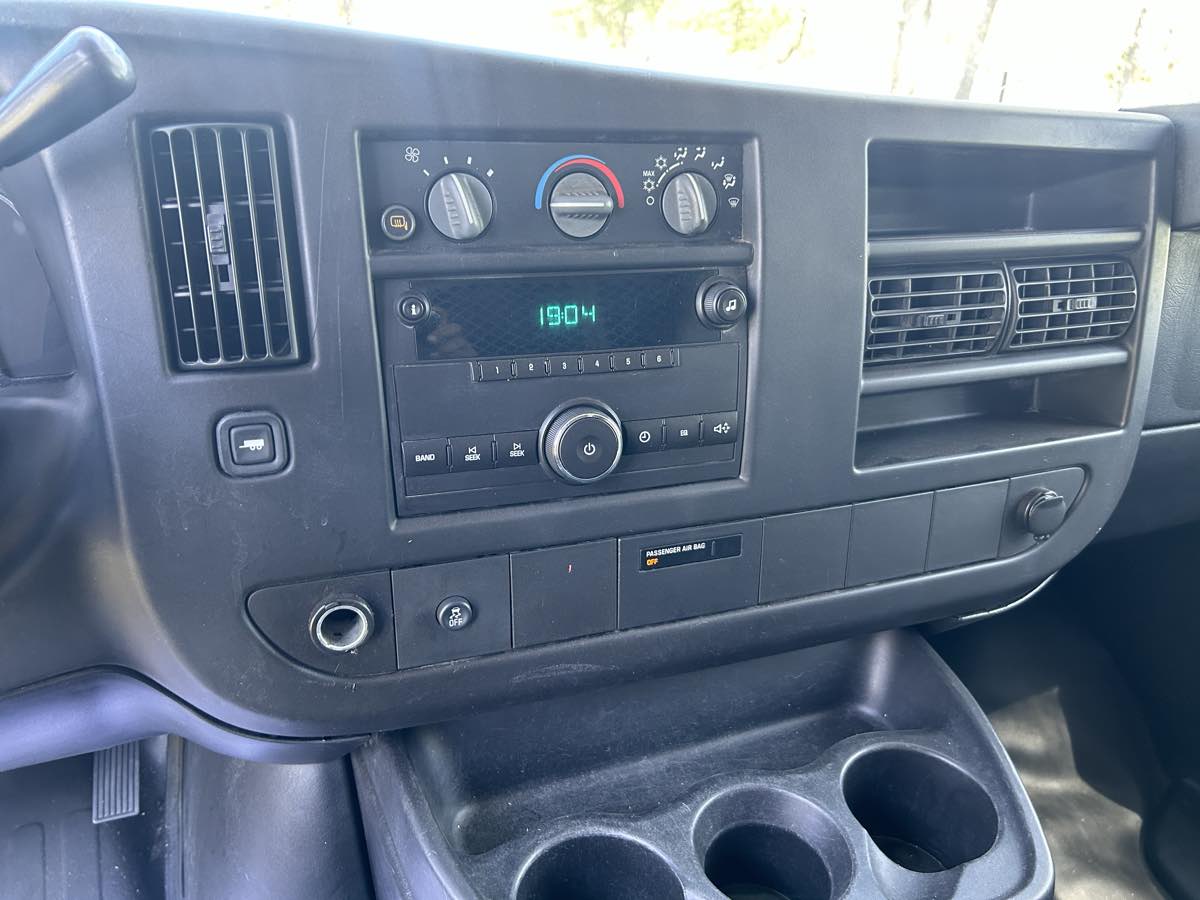 2013 Chevrolet Express Cargo Work Van - Photo 10