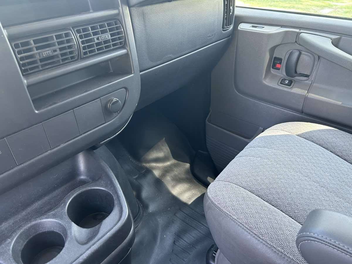 2013 Chevrolet Express Cargo Work Van - Photo 11