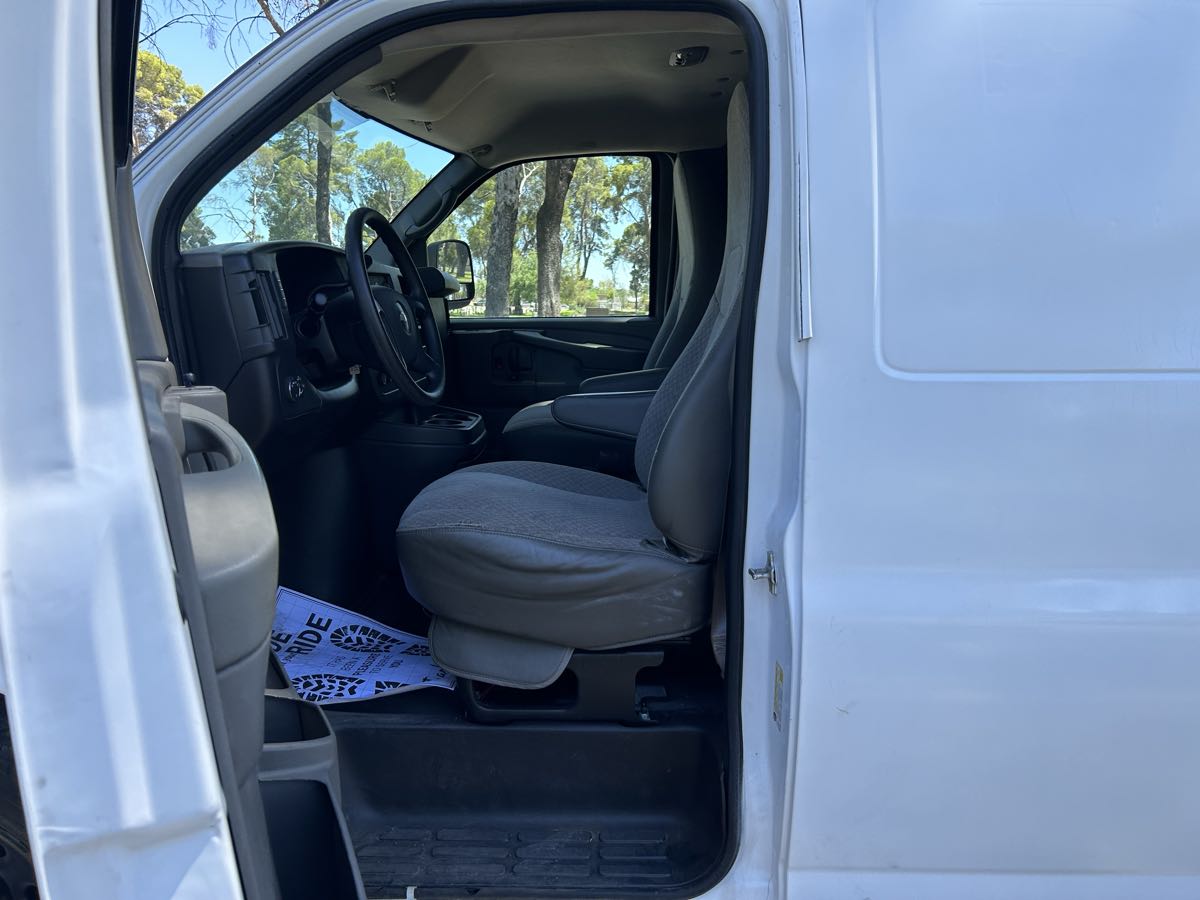 2013 Chevrolet Express Cargo Work Van - Photo 12