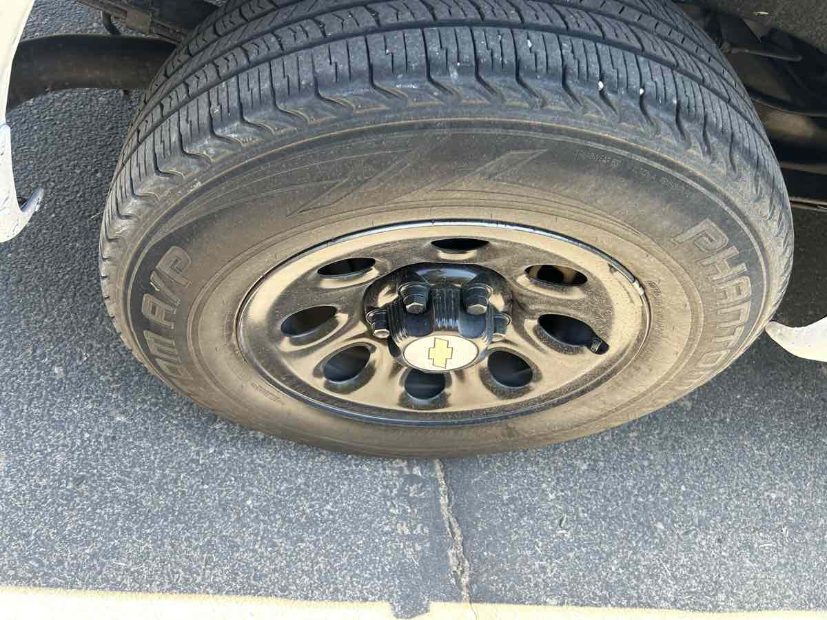 2013 Chevrolet Express Cargo Work Van - Photo 25