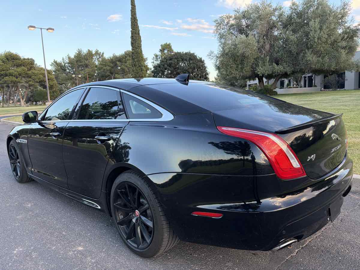 Jaguar XJ photo 3