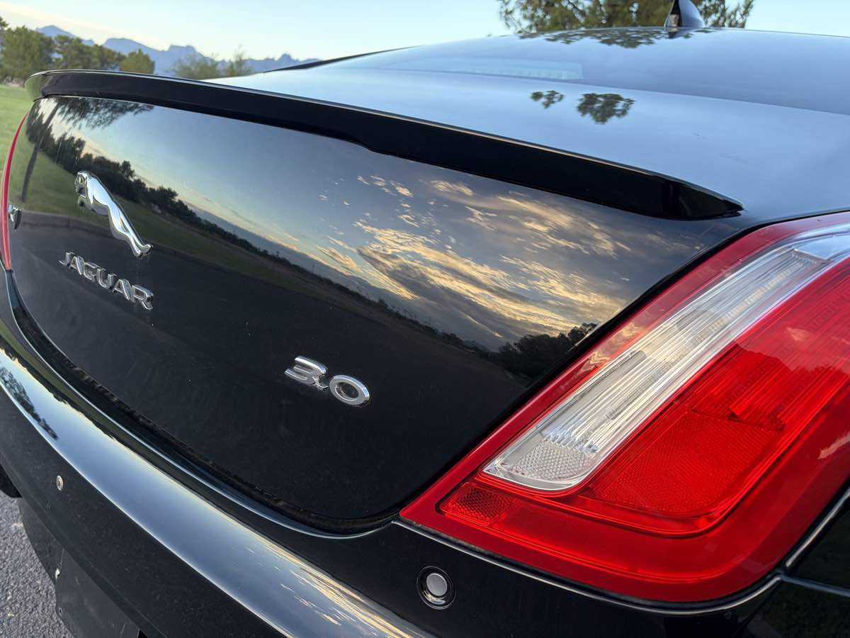 Jaguar XJ photo 4
