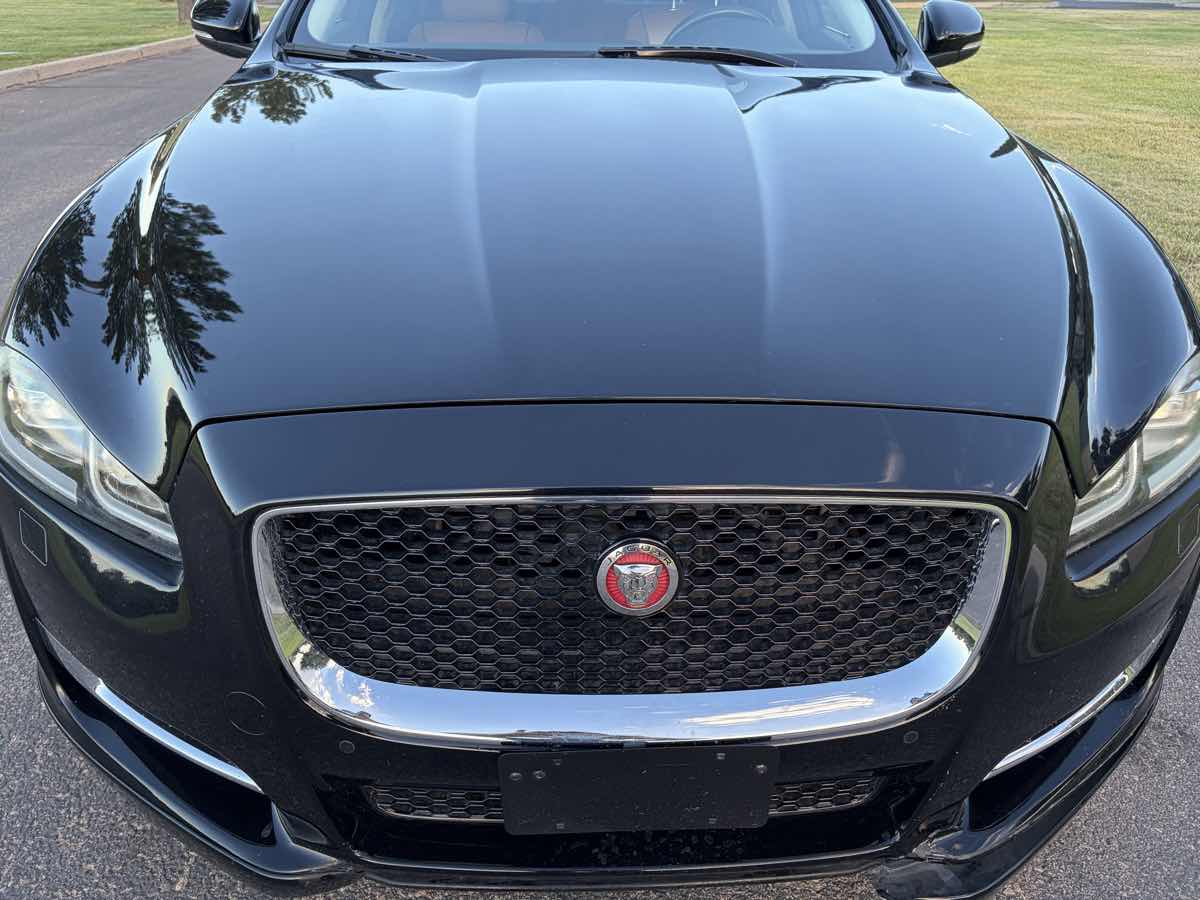 Jaguar XJ photo 6