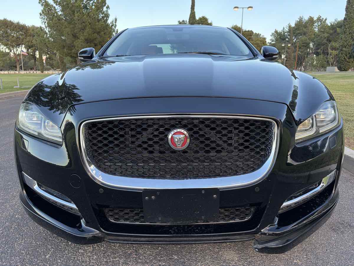 Jaguar XJ photo 8