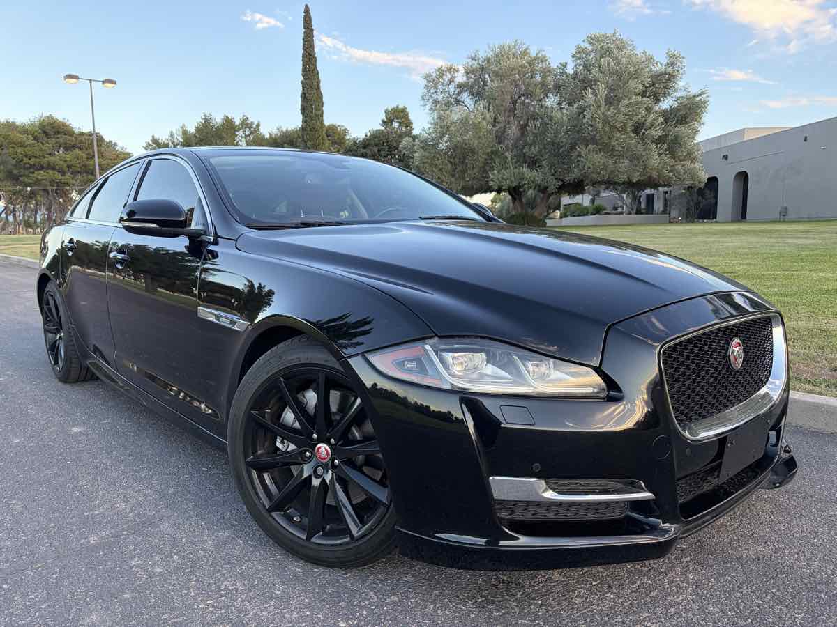 Jaguar XJ photo 9
