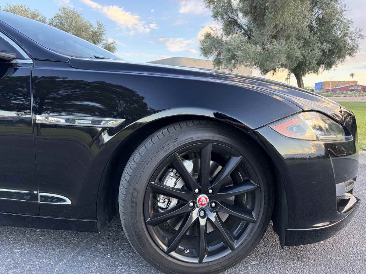 Jaguar XJ photo 10