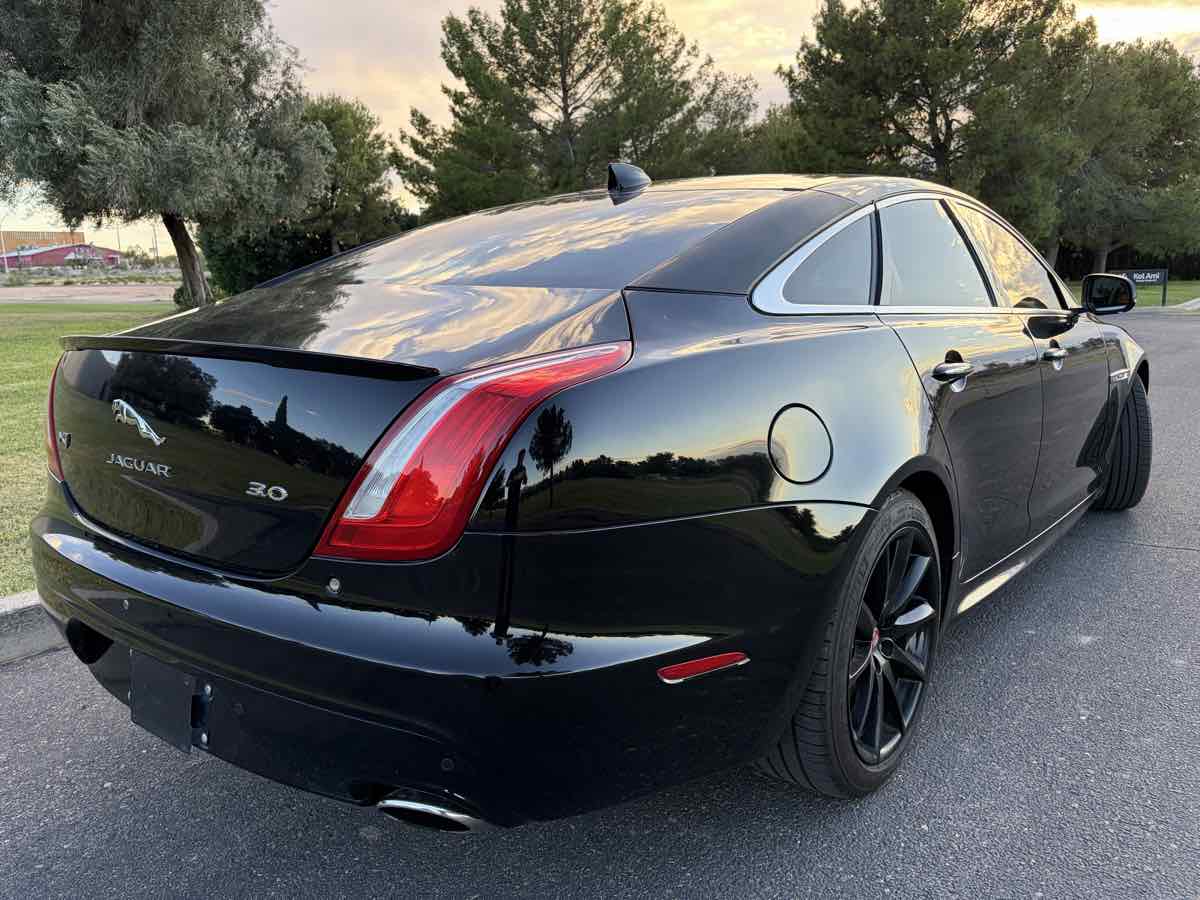 Jaguar XJ photo 11