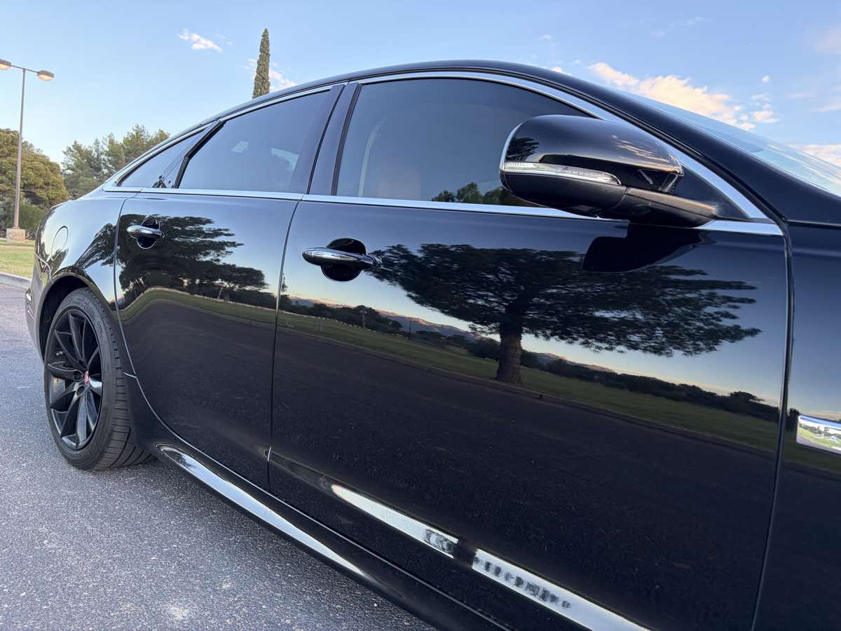 Jaguar XJ photo 12