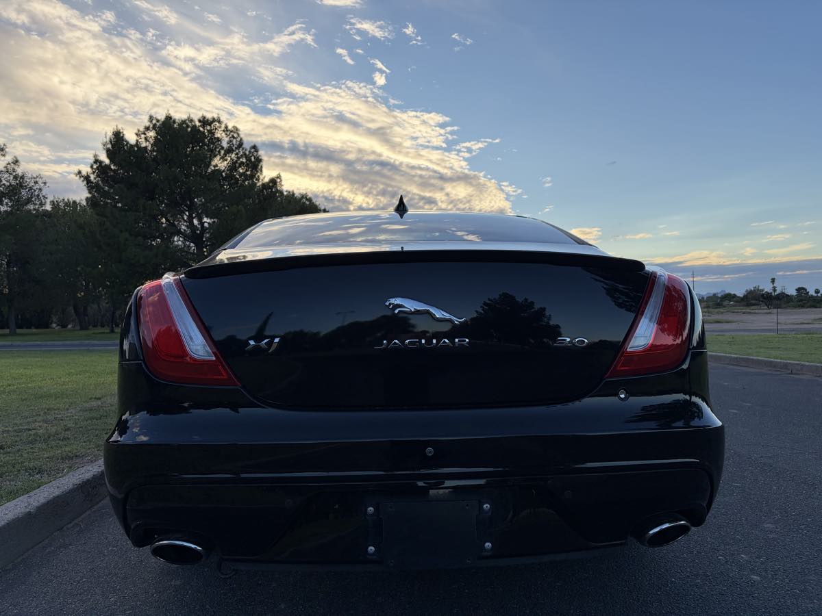 Jaguar XJ photo 13