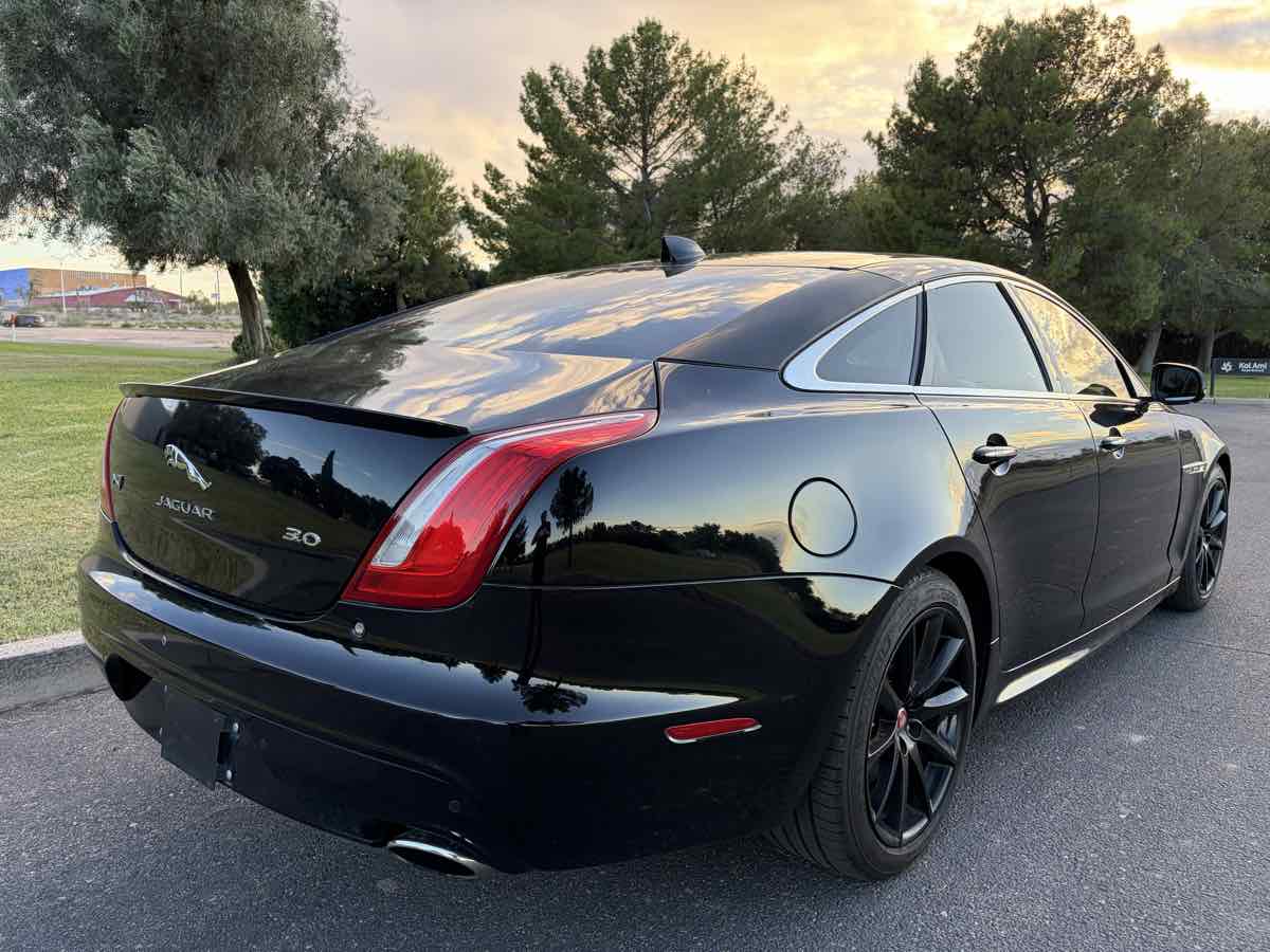Jaguar XJ photo 14