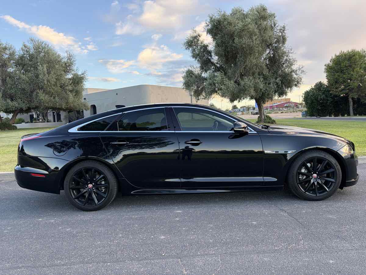 Jaguar XJ photo 15