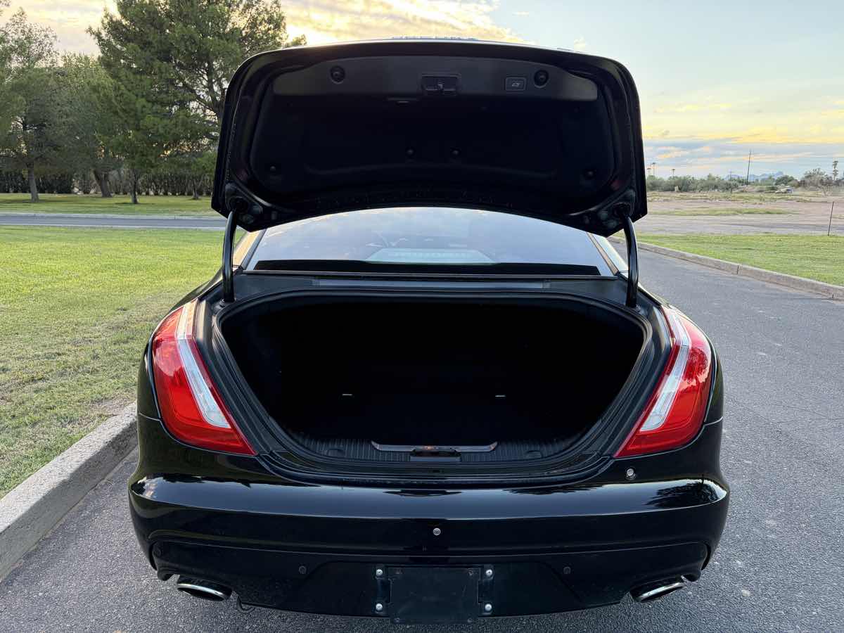 Jaguar XJ photo 16