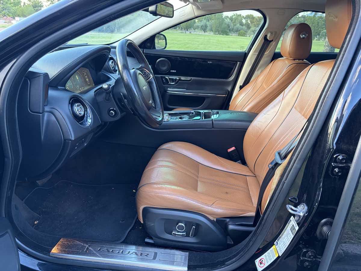 Jaguar XJ photo 17