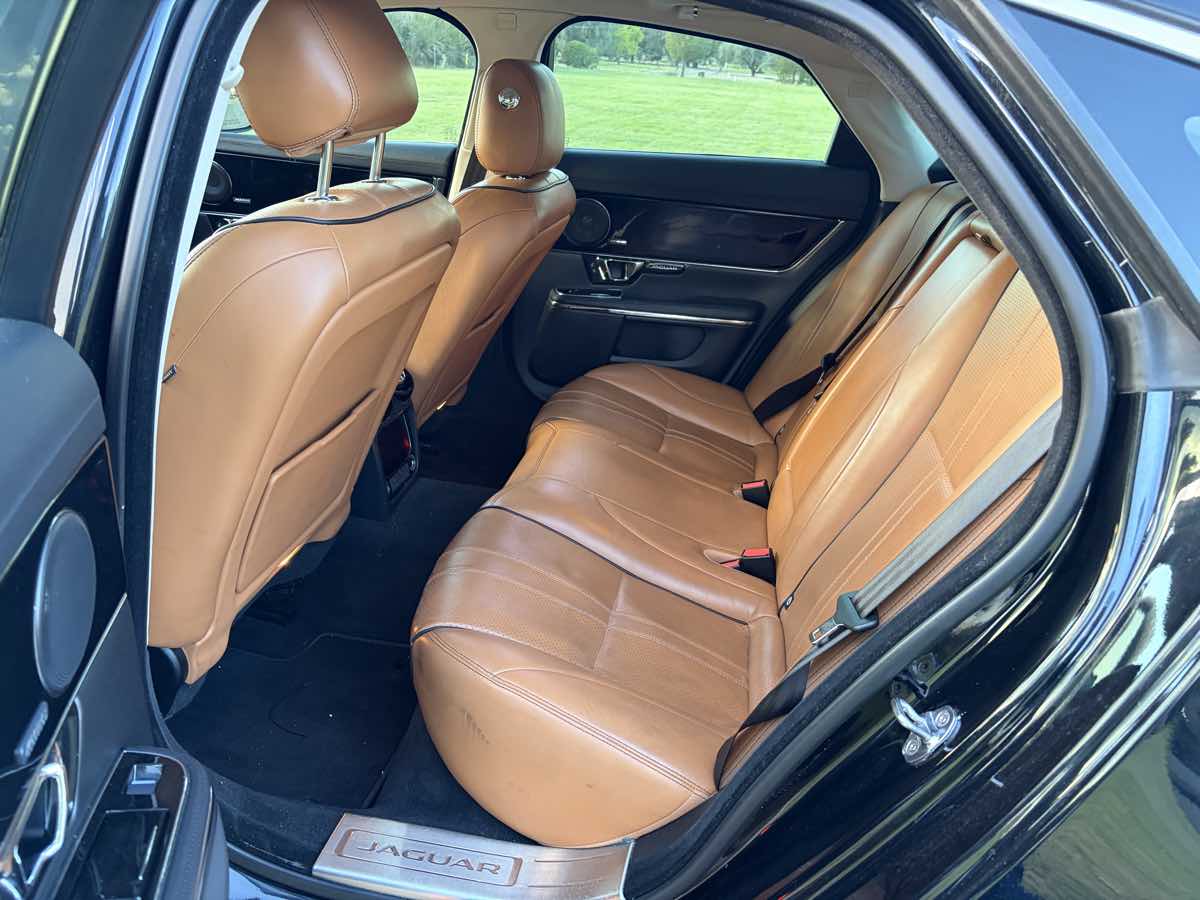 Jaguar XJ photo 19