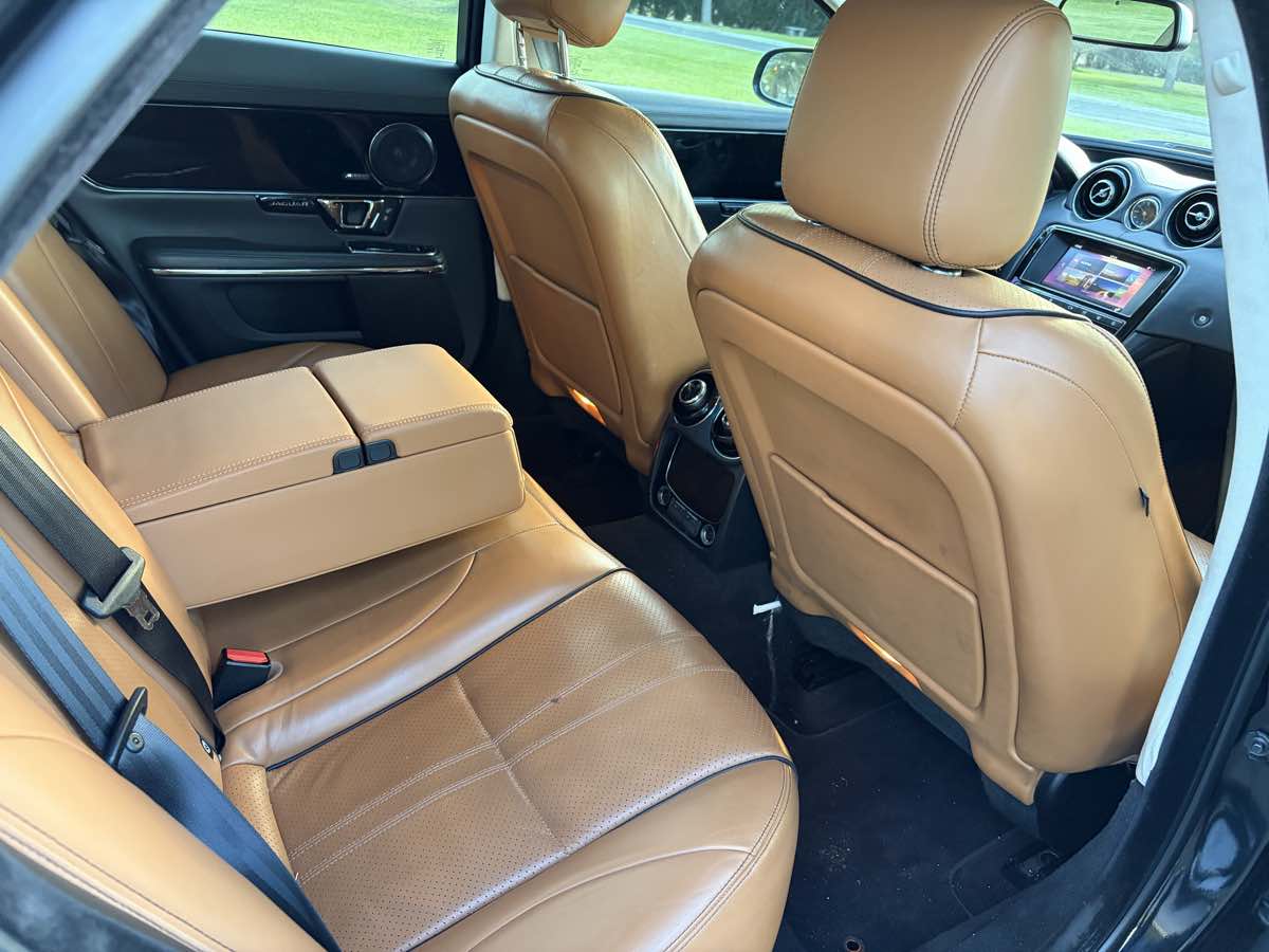 Jaguar XJ photo 23
