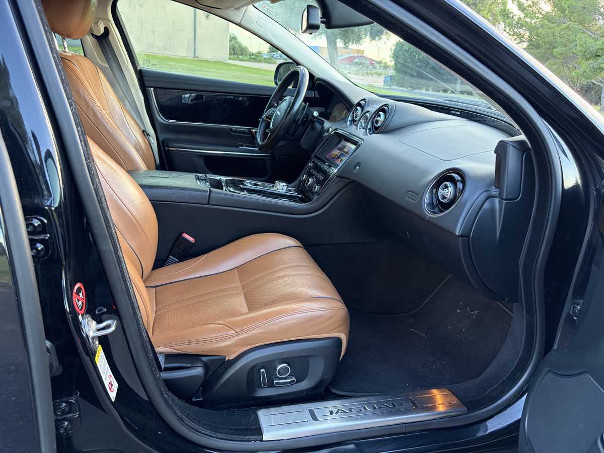 Jaguar XJ photo 24