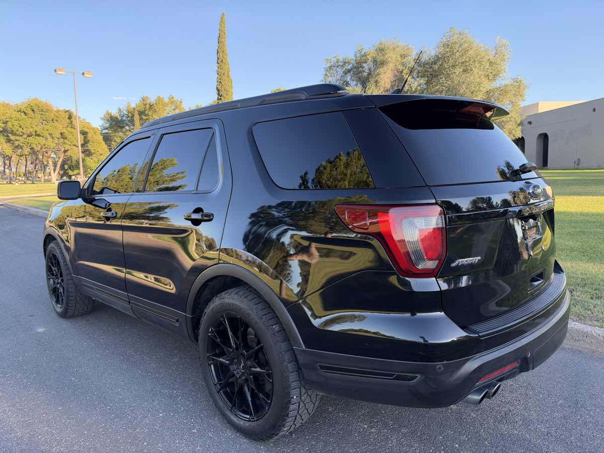 Ford Explorer photo 3