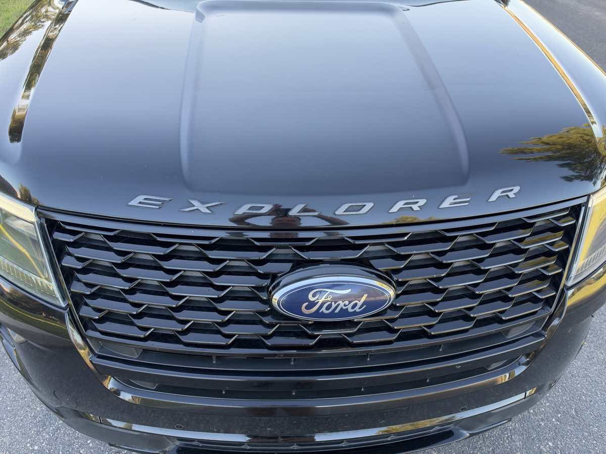 Ford Explorer photo 5