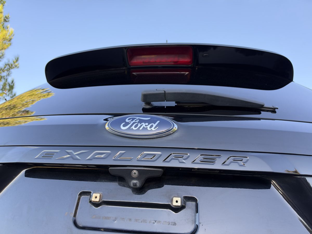 Ford Explorer photo 6