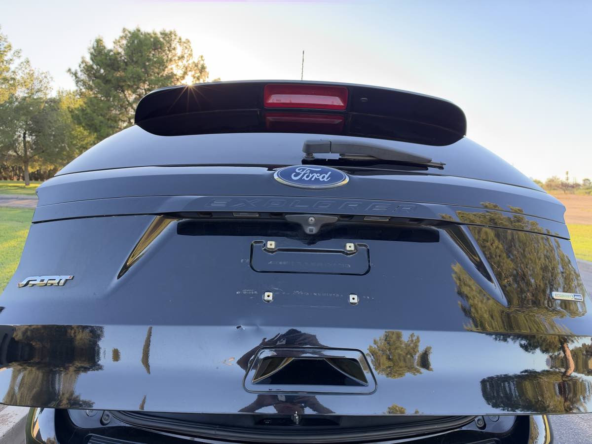 Ford Explorer photo 8