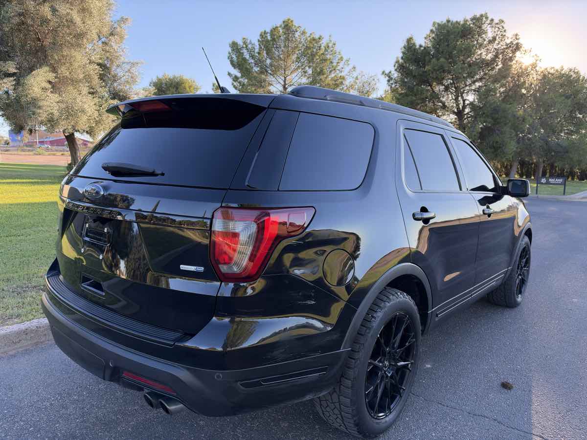 Ford Explorer photo 11