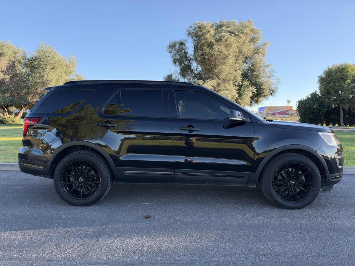 Ford Explorer photo 13