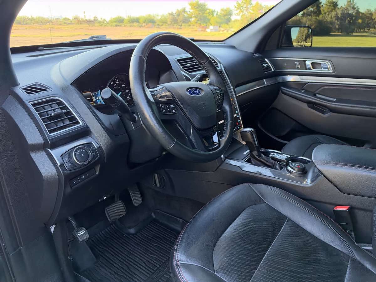 Ford Explorer photo 15