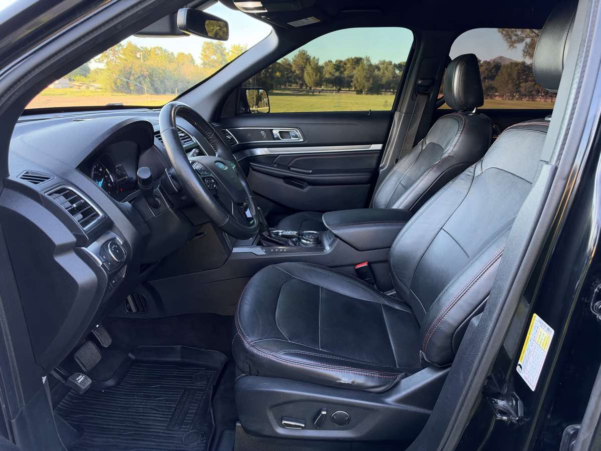 Ford Explorer photo 16