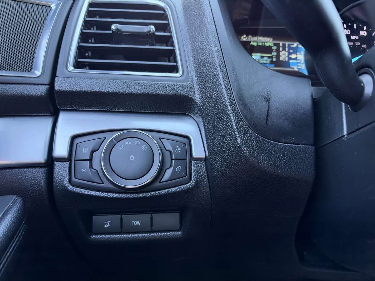 Ford Explorer photo 20