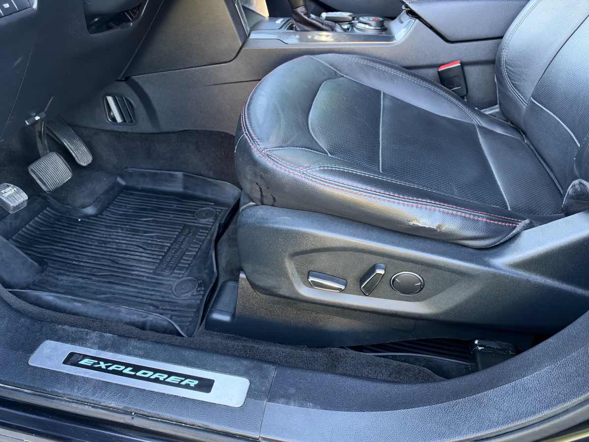 Ford Explorer photo 24