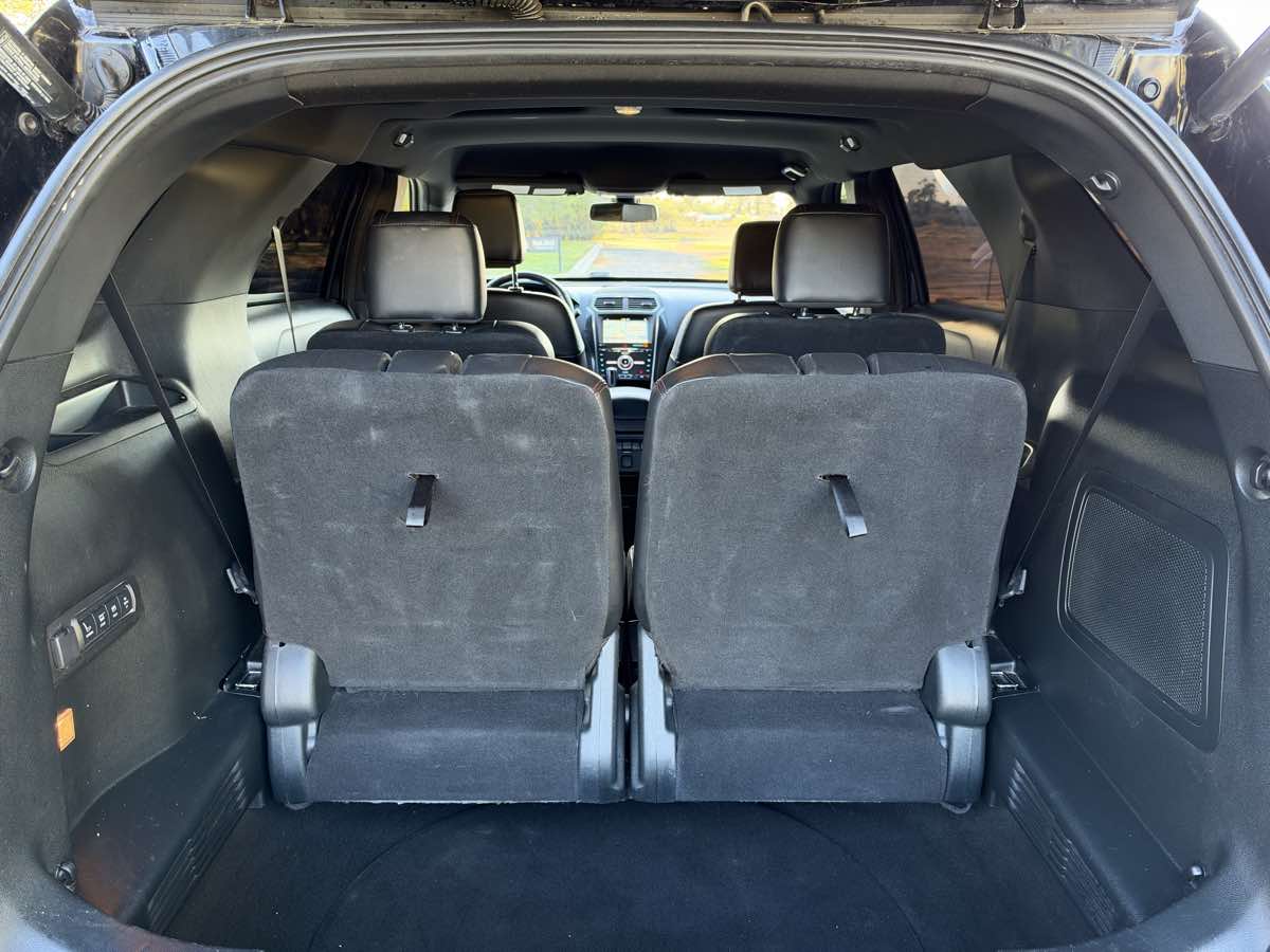 Ford Explorer photo 25