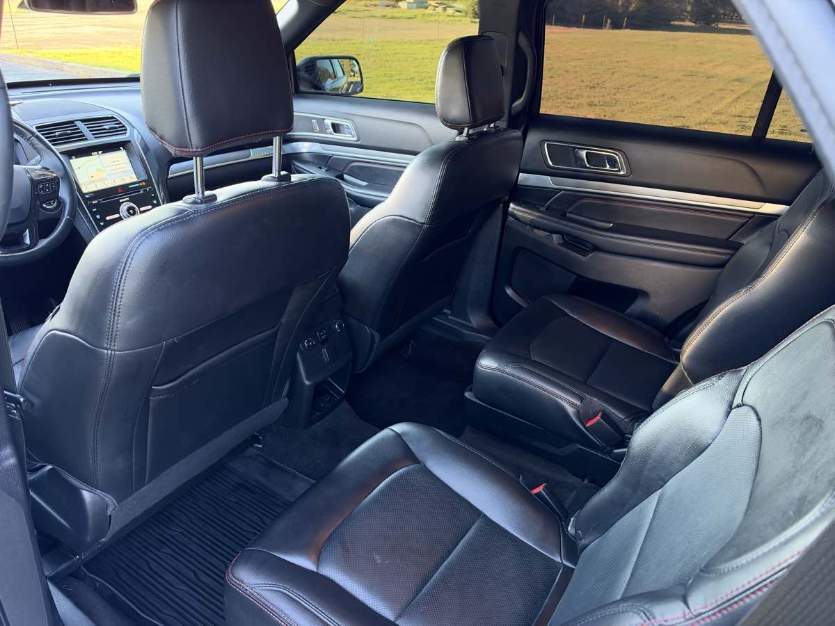 Ford Explorer photo 26