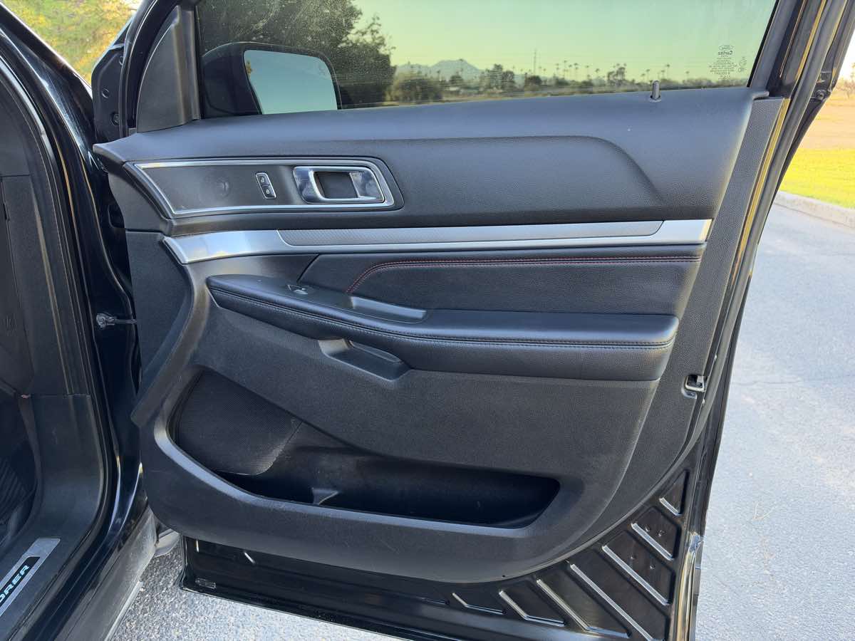 Ford Explorer photo 30