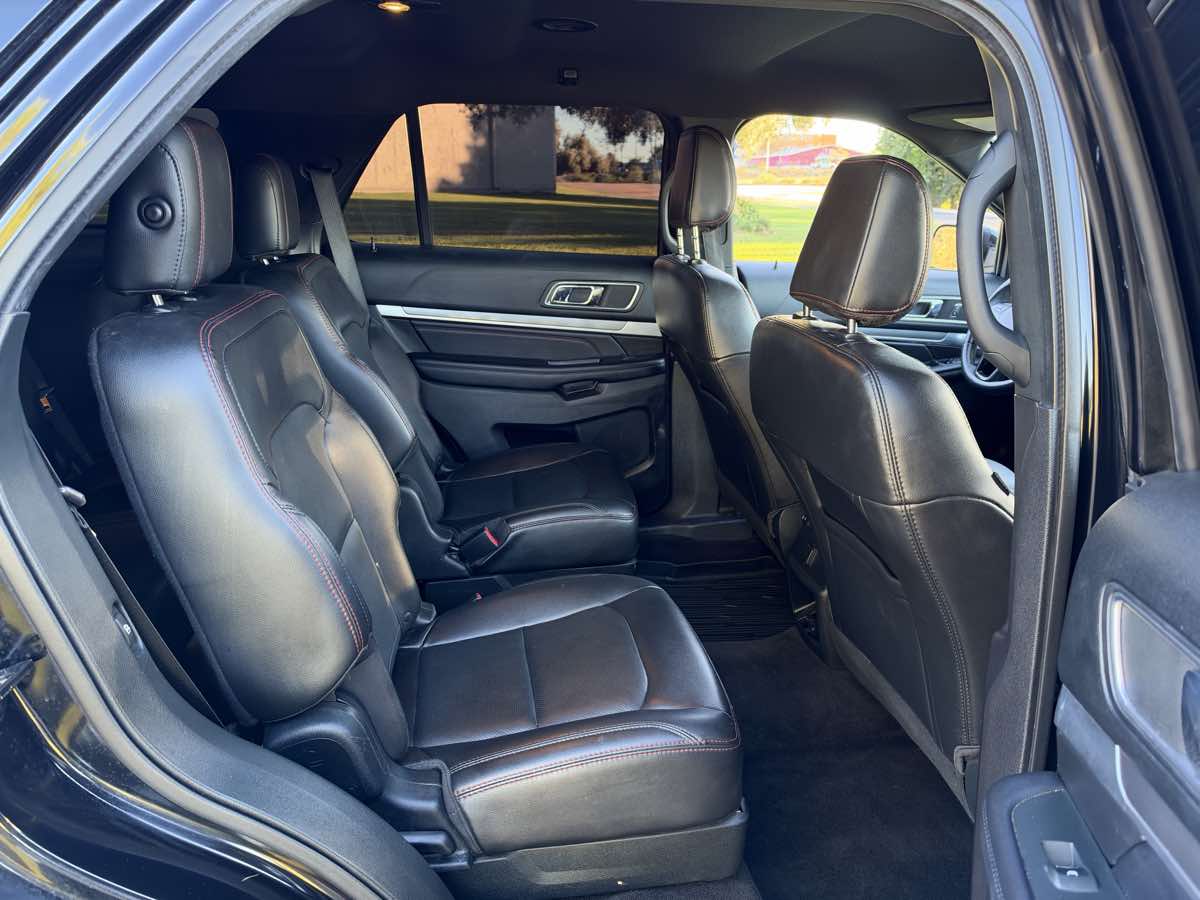 Ford Explorer photo 31