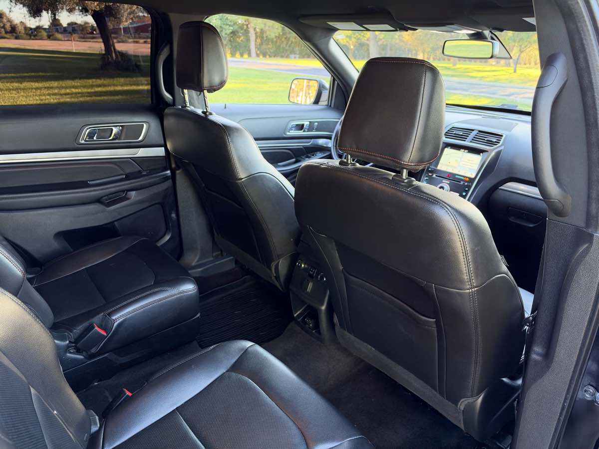 Ford Explorer photo 32