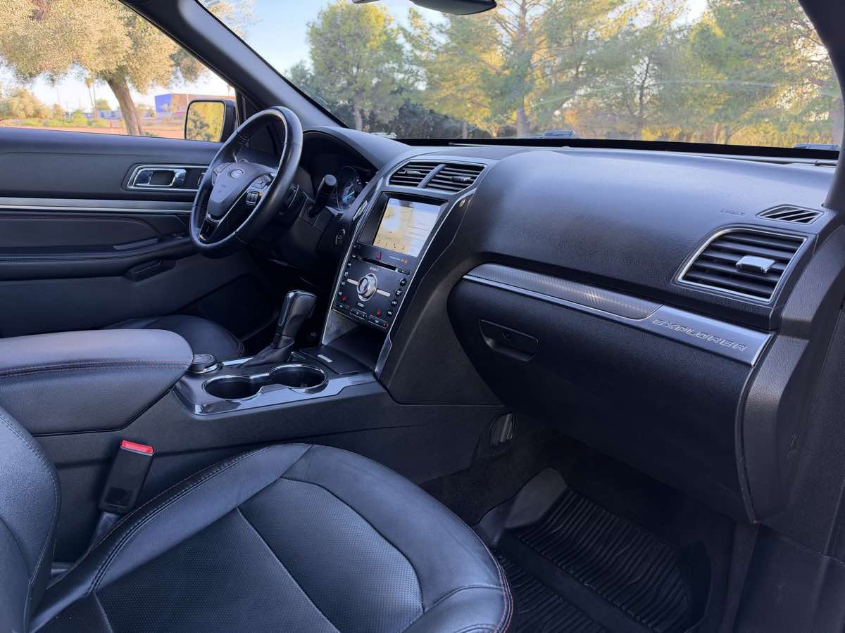 Ford Explorer photo 33