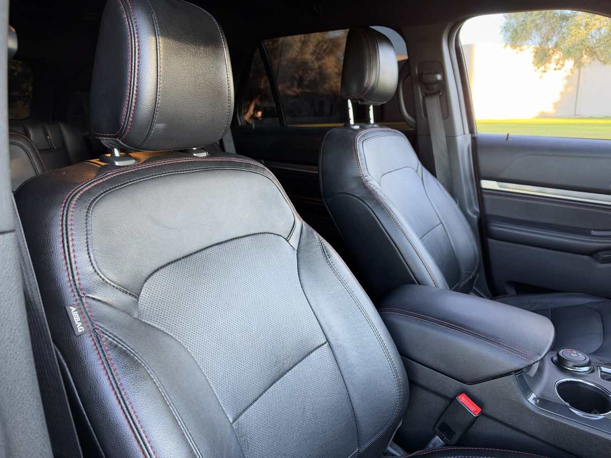 Ford Explorer photo 34