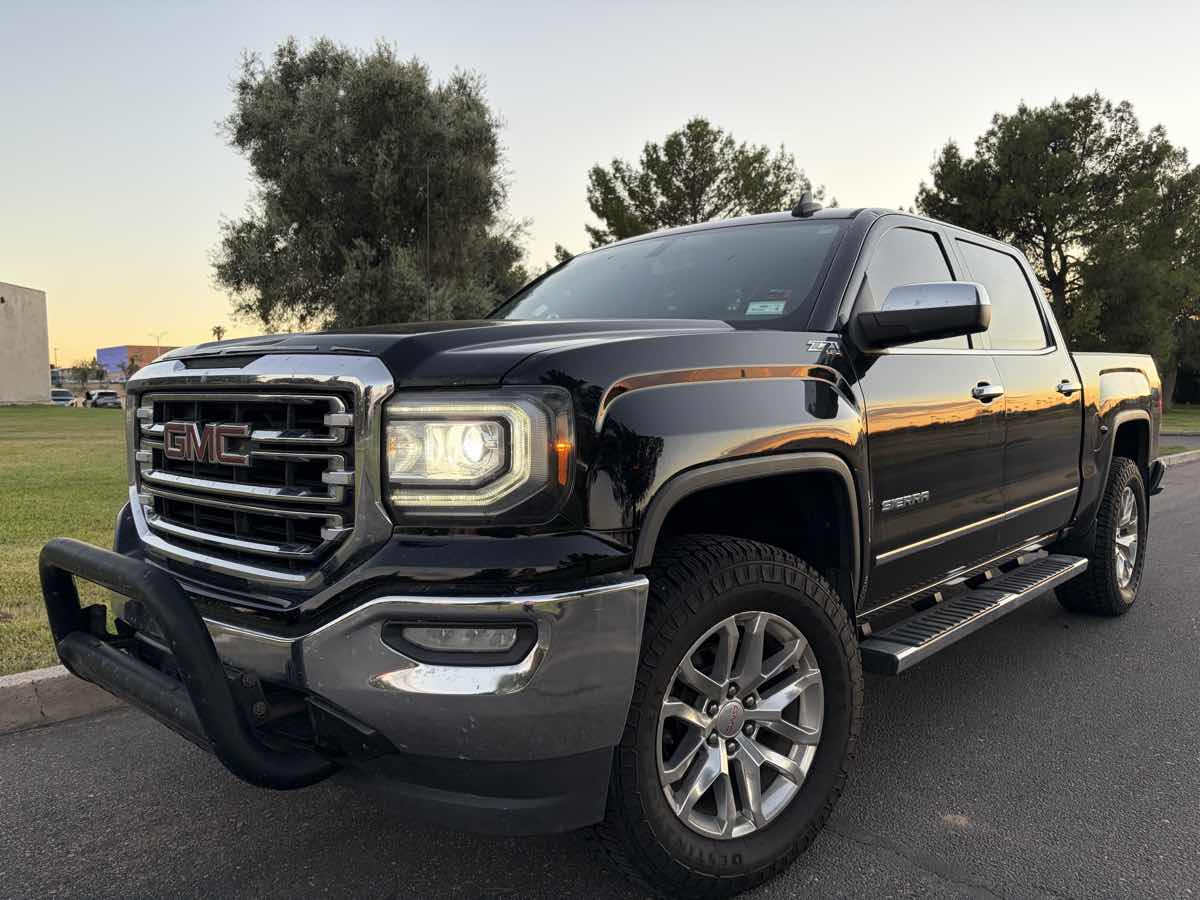 GMC Sierra photo 2