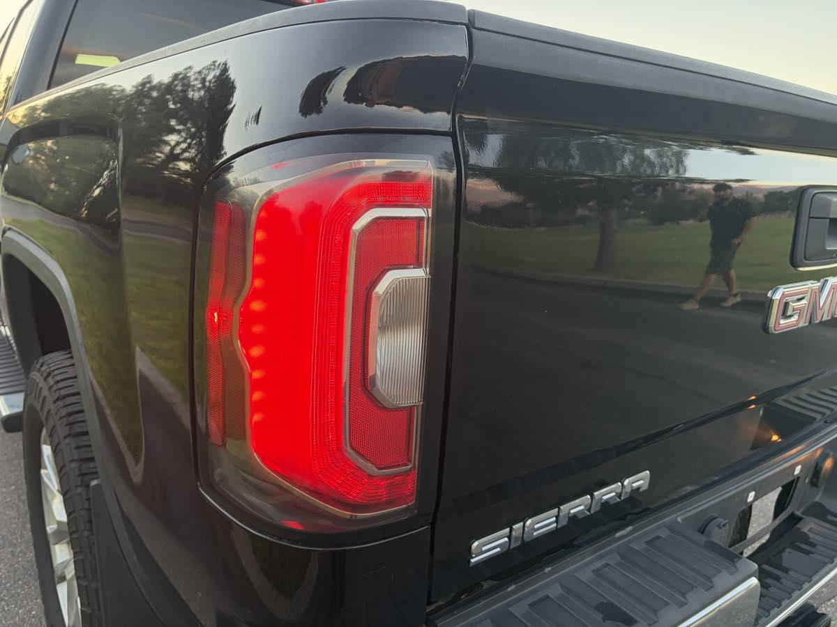GMC Sierra photo 8