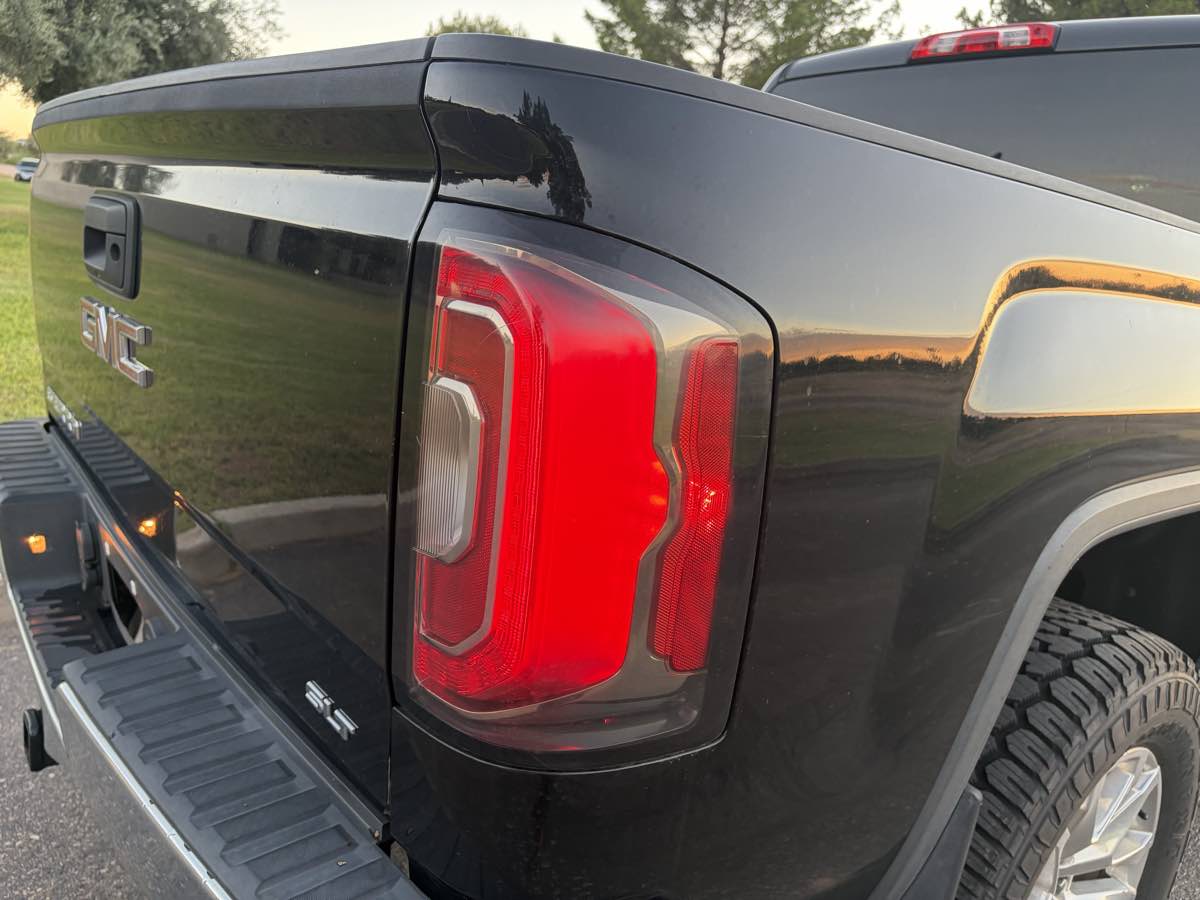 GMC Sierra photo 9