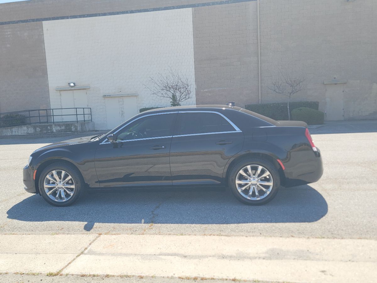 2021 Chrysler 300 Touring - Photo 4