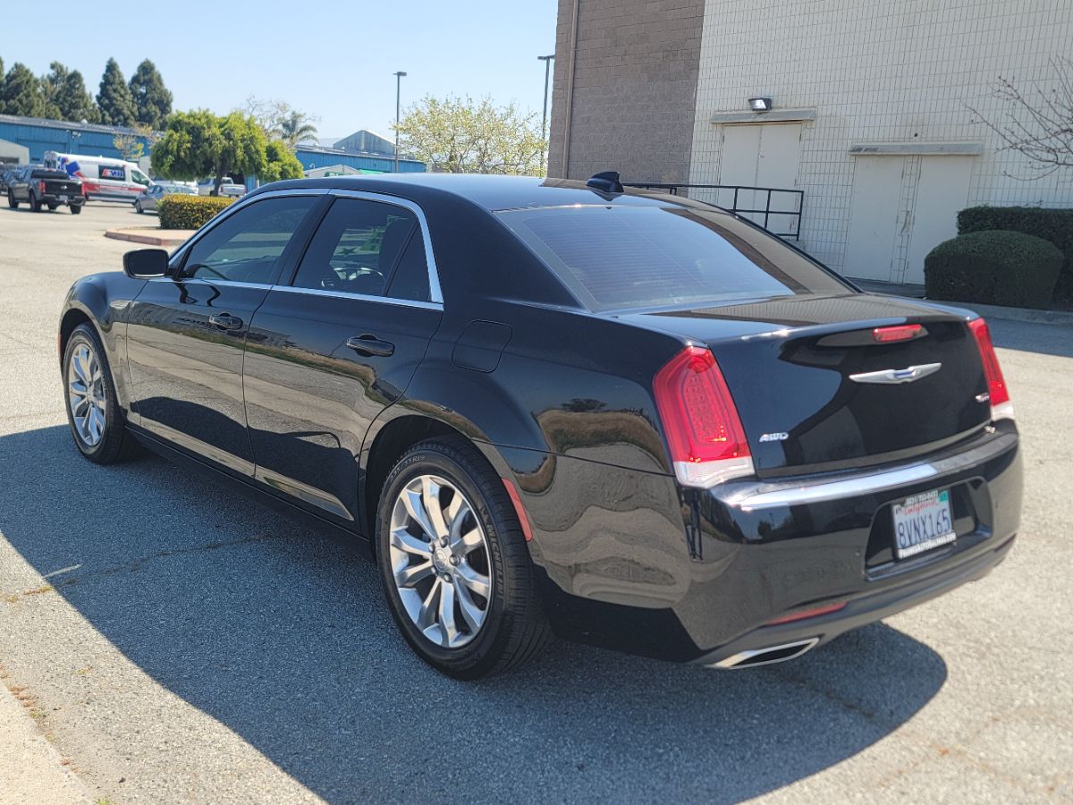 2021 Chrysler 300 Touring - Photo 8