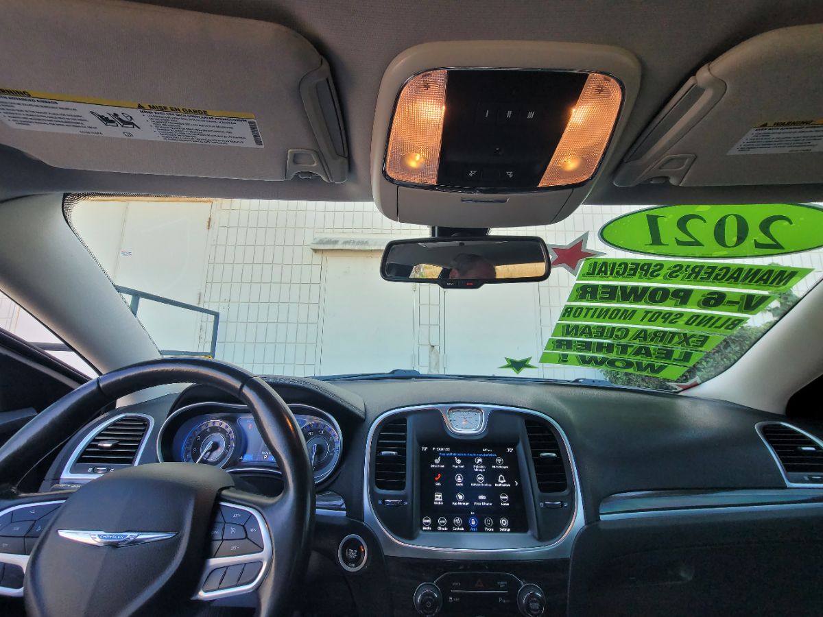 2021 Chrysler 300 Touring - Photo 16
